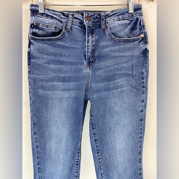 Judy Blue JB88259 Hi-Rise Relaxed Fit Skinny Jeans Raw Hem women’s size 28 - Picture 5 of 9